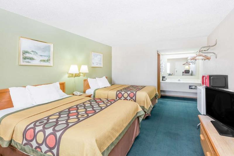 Super 8 By Wyndham Butler Hotell Eksteriør bilde